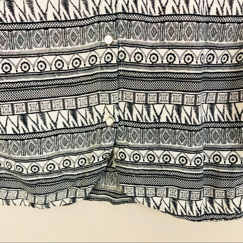 Lush by Anthropologie geometric tribal design crop top women’s size Large - Picture 10 of 10
